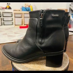 Clarks Women Waterproof Leather Booties Size 8